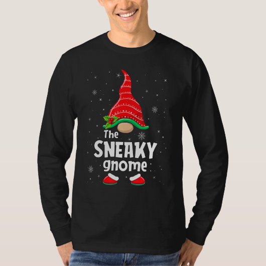 Sneaky Gnome Matching Family Group Christmas Party Tシャツ (正面)