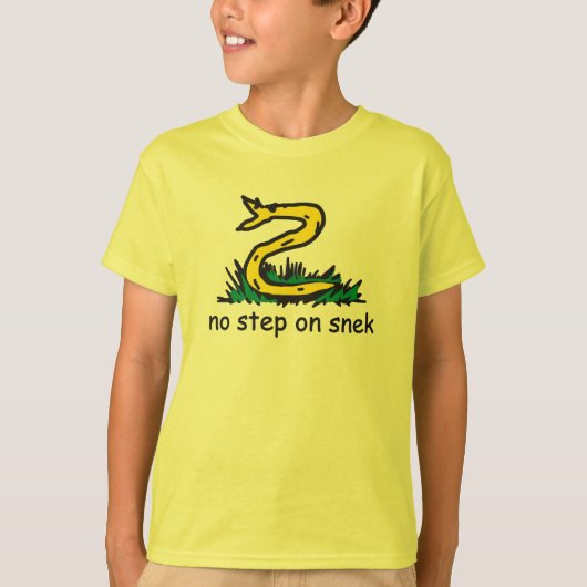 Snekを踏むなジョーク Gadsdenパロディ SnekRight Tシャツ (正面)