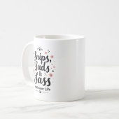 Snips, Suds & Sass – ペットのグルーマーの日常 コーヒーマグカップ (正面左)