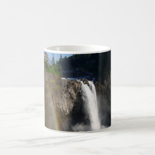 Snoqualmieはワシントン州下ります コーヒーマグカップ (中央)