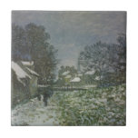Snow at Argenteuil by Claude Monet タイル<br><div class="desc">Claude MonetによるArgenteuil II (1874)での雪は、ヴィンテージの印象派の素晴らし美術風景絵画である。フランスのアルゼンテウイルで木々や家が背景の雪のシーンが見られる冬の日。アーティストについて：クロード・モネ(1840-1926)は印象派の運動の創始者であフランスのり絵画、その絵画の大部分は「空中に浮かぶ」（野外に浮かぶ）スタイル印象派の風景である。</div>