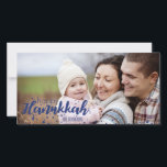 Snow Bubbles Happy Hanukkahフォトカード シーズンカード<br><div class="desc">可愛いスタイリッシュと雪の泡ハッピーハヌッカフォトカードは、このホリデーシーズンを送るあなたのカードに最適である。対応するアクセサリを搭載。</div>