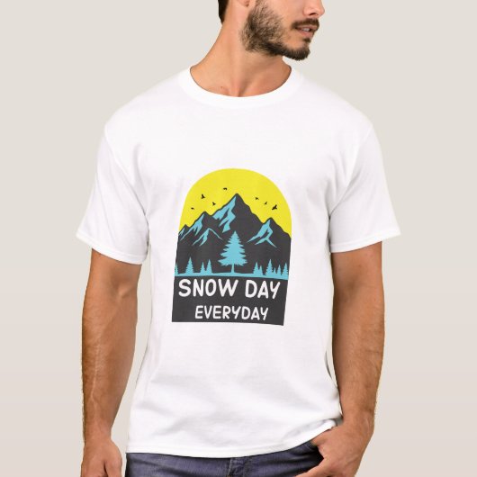 Snow Day Everyday Yellow Sun Mountain T-Shirt Tシャツ (正面)