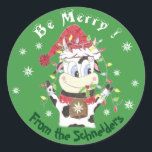 Snowbell the cow-Beメリー, Christmas stickers ラウンドシール<br><div class="desc">あなたのカスタムメールやプレゼントに追加するいくつかのラウンド休日のシール。それは彼女のクリスマスライトを設定するスノーベルという名前のスイスの牛のイラストレーションを持っている。提供されたテンプレートを使用して、自分の休日の挨拶と家族の名前で彼らをパーソナライズすメリーる。ホリデーシーズンを持つ：) ©ArianeCイラスト</div>