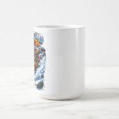 Snowboard Squatch – Funny Bigfoot Snowboarding コーヒーマグカップ (中央)