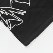 Snowboarder in den Bergen フリースブランケット (角)