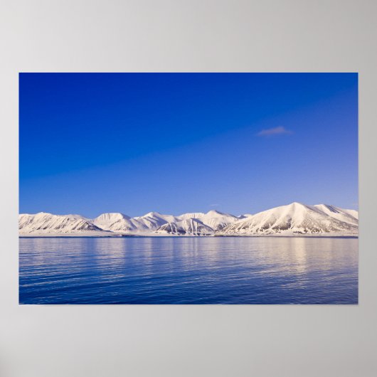 Snowcapped peaks Woodfjord Svalbard ポスター (正面)