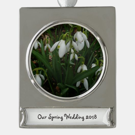 Snowdrops I (Galanthus)白い春の花 シルバープレートバナーオーナメント (正面)