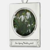 Snowdrops I (Galanthus)白い春の花 シルバープレートバナーオーナメント (左)
