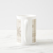 Snowflake Gingham Plaid Mug – Cozy Neutral Farm ボーンチャイナマグカップ (裏面)