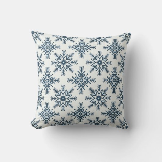 Snowflake Pattern – Elegant Winter Frost Design クッション (正面)