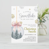 Snowflake Pink Winter Wonderland Baby Girl Shower 招待状 (スタンド正面)