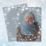 Snowflakes写真Winter Birth Announcements シーズンカード<br><div class="desc">この冬の縁ど休日の誕生のアナウンスにあなたのベビーの写真の白い雪。白のメリークリスマスフロントにシックなレタリングであなたの家族の名前と背中にあなたのベビーの誕生情報。***HORIZONTALレイアウトは当店で行う。写真品質の高定最高の義を選択</div>