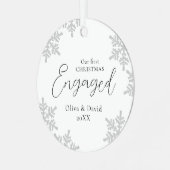 Snowflakes私たちの初めてのクリスマスス婚約したクリプトメタ メタルオーナメント (正面左)