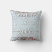 Snowflakes and Smiles Decretive Pillow クッション (正面)