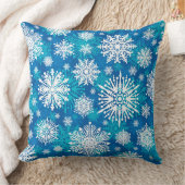 Snowflakes On Blue Throw Pillow クッション (ブランケット)
