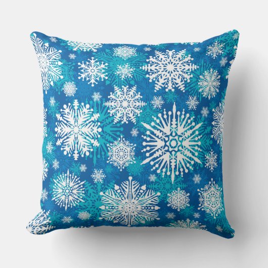 Snowflakes On Blue Throw Pillow クッション (正面)