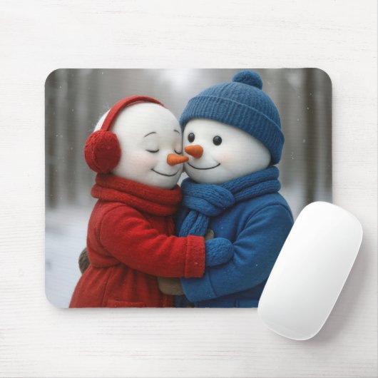 Snowman Couple Hugging in Winter Forest マウスパッド (マウス)