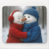 Snowman Couple Hugging in Winter Forest マウスパッド (正面)