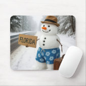 Snowman Hitchhiking to Florida マウスパッド (マウス)