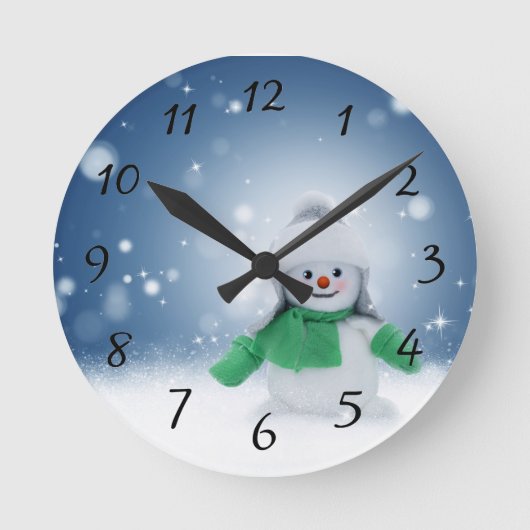 Snowman with a green scarf ラウンド壁時計 (正面)