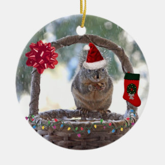 Snowyのバスケットのクリスマスのリス セラミックオーナメント