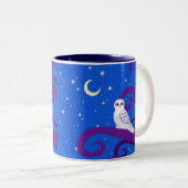 Snowyのフクロウの三日月形の月夜森林芸術 ツートーンマグカップ (正面右)