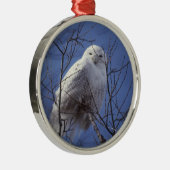 Snowyのフクロウ-サファイアの青空に対する白い鳥 メタルオーナメント (右)
