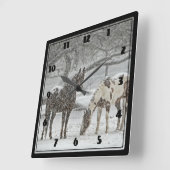 Snowyの天候の間の冬の2頭の馬外で スクエア壁時計 (傾斜)