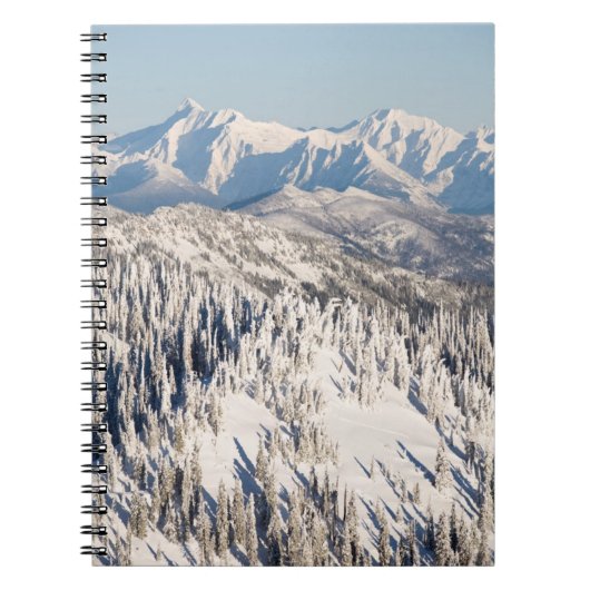 Snowyの山および木の景色の眺め ノートブック (正面)