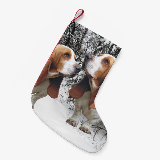 Snowyの森のバセットハウンド スモールクリスマスストッキング (正面 (吊り時))