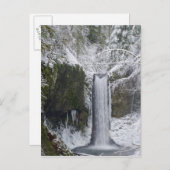 Snowyの森林によって囲まれるぼやけた滝 ポストカード (正面/裏面)