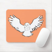 Snowyの様式化された飛んでいるなフクロウ マウスパッド (マウス)
