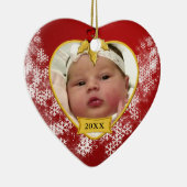 Snowyの赤いベビーの初めてのクリスマスの写真 セラミックオーナメント (右)