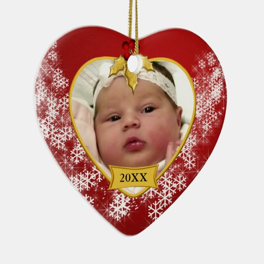 Snowyの赤いベビーの初めてのクリスマスの写真 セラミックオーナメント (右)