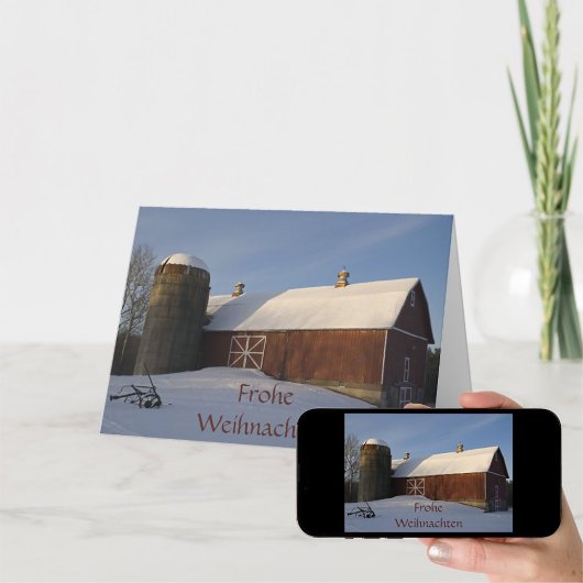 Snowyの赤い納屋のFrohe Weihnachtenのドイツ人のクリスマス シーズンカード