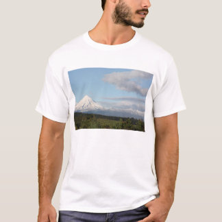 Snowy及び明るいMt Egmont、Taranaki、ニュージーランド Tシャツ