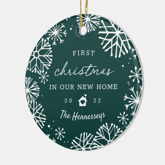 Snowy Circleの初めてのクリスマスが新しいホームフォトに セラミックオーナメント (左)