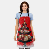 Snowy Family Photo Christmas Tree エプロン (着用した状態)