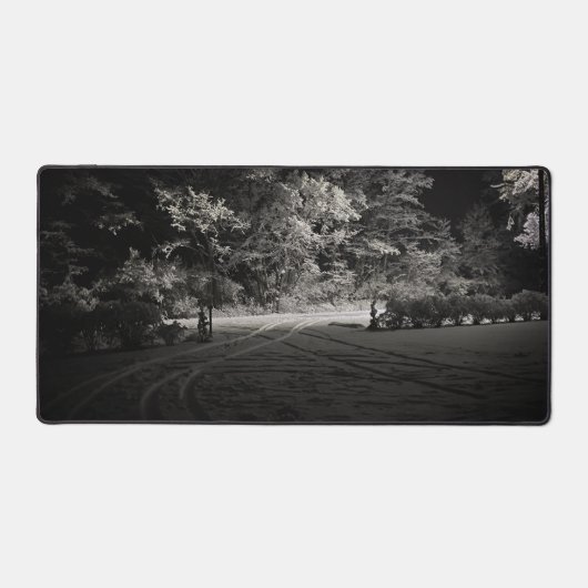 Snowy Forest at Night デスクマット (正面)