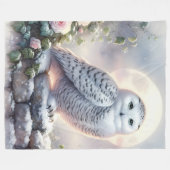 Snowy Owl in Moonlit Winter Garden フリースブランケット (正面(横))