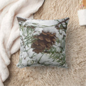 Snowy Pine Cone I冬自然撮影 クッション (ブランケット)