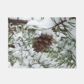 Snowy Pine Cone I冬自然撮影 ドアマット (正面)