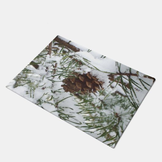 Snowy Pine Cone I冬自然撮影 ドアマット (アングル)