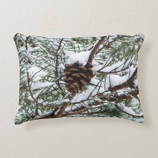 Snowy Pine Cone II冬の自然撮影 アクセントクッション (正面)