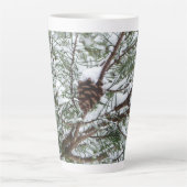 Snowy Pine Cone II冬の自然撮影 カフェラテマグ (正面)