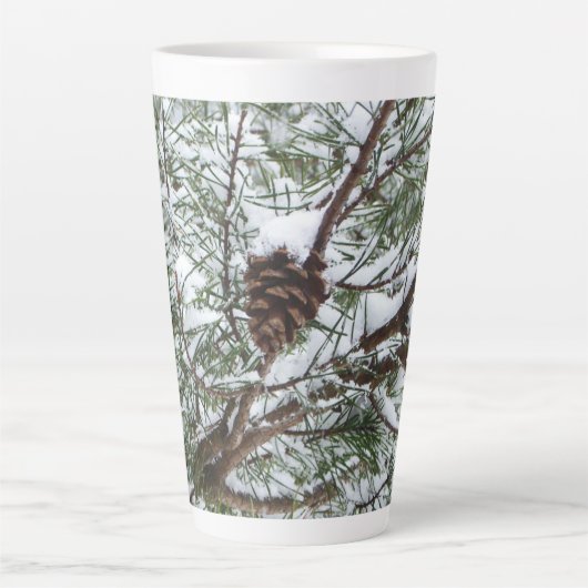 Snowy Pine Cone II冬の自然撮影 カフェラテマグ (正面)