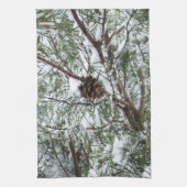Snowy Pine Cone II冬の自然撮影 キッチンタオル (縦)
