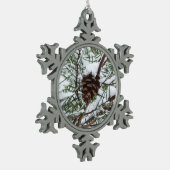 Snowy Pine Cone II冬の自然撮影 スノーフレークピューターオーナメント (左)