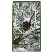 Snowy Pine Cone II冬の自然撮影 スモールペーパーバッグ (正面)